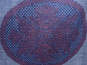 アンティーク　丸に葉模様織り出し本場泥大島紬着物(5マルキ)